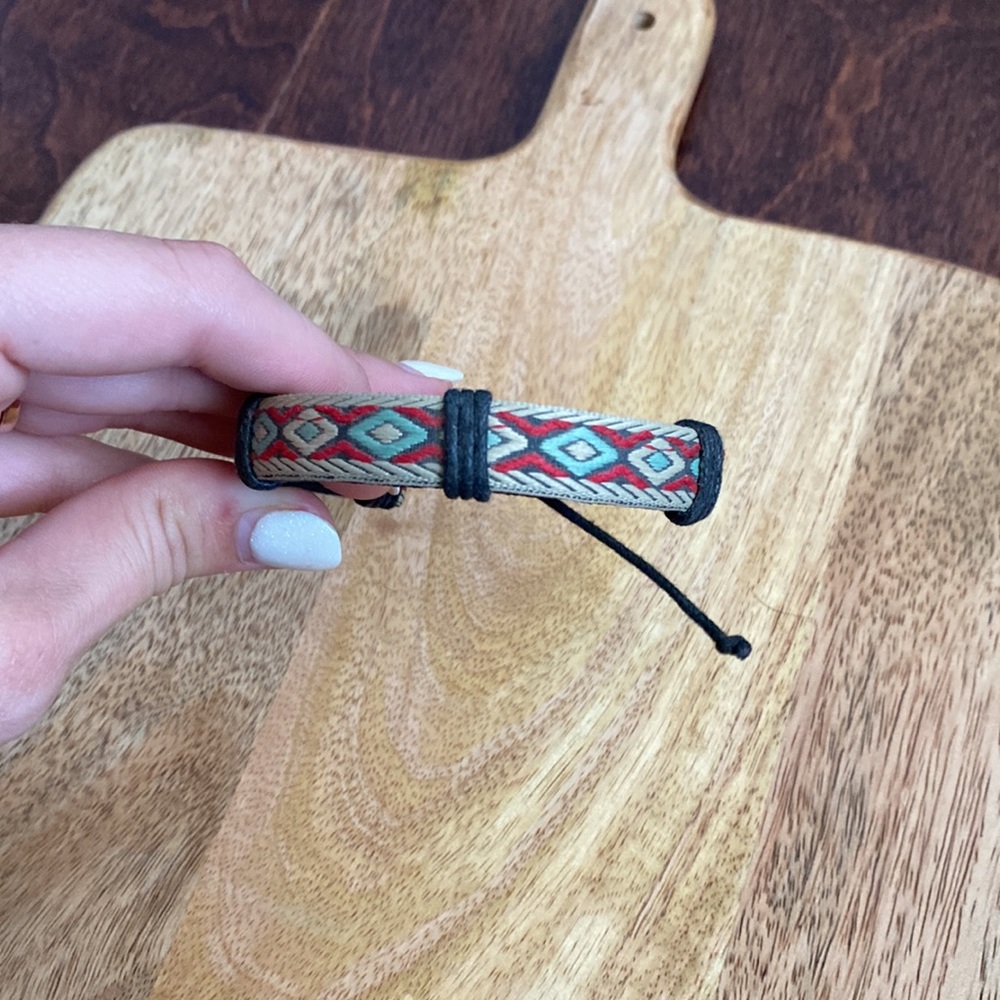 Aztec patterned bracelet - Picture 3 of 4